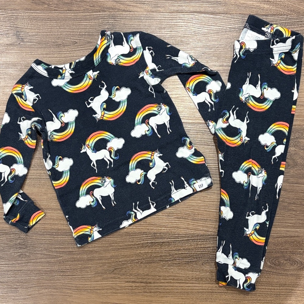 GAP 18-24m Unicorn Rainbow Pajama Set